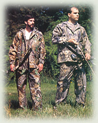 men in camos hunting